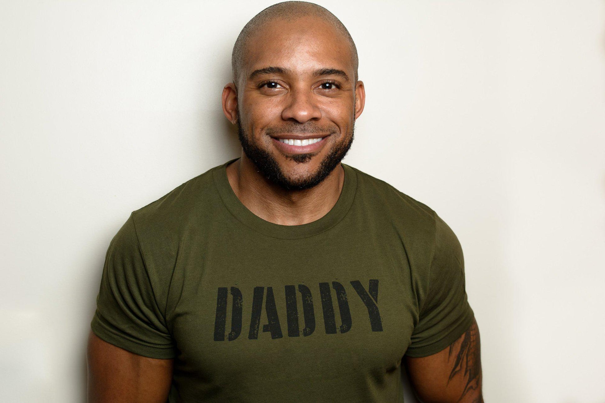 Steven wearing the army green Daddy Organic Cotton T-Shirt 